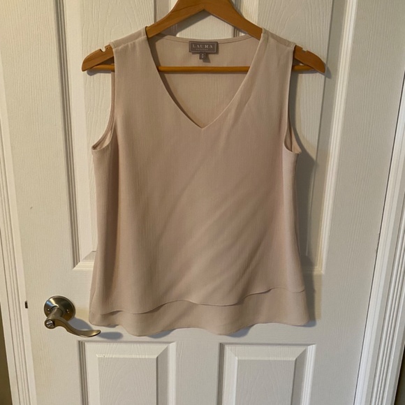 LAURA - Picture 6 of 6